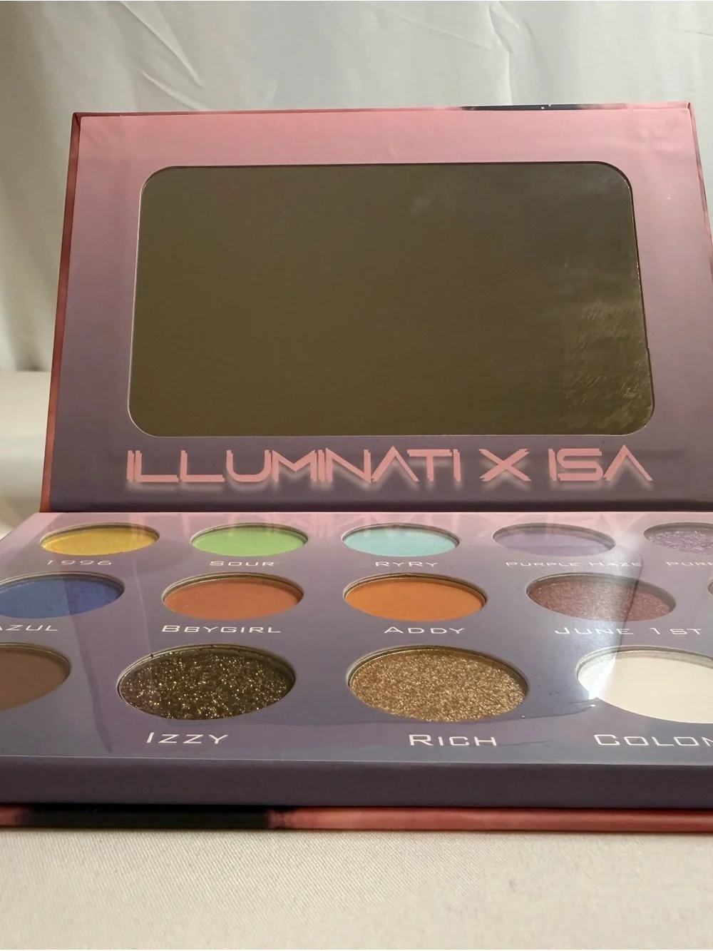 Isabel Bedoya Illuminati x Isa Eyeshadow Palette - Pink